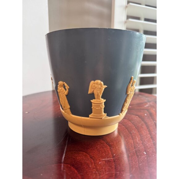 Dialene Better-Maid England Plastic Blue & Ivory Planter With Raised Design 5" V - Picture 15 of 15